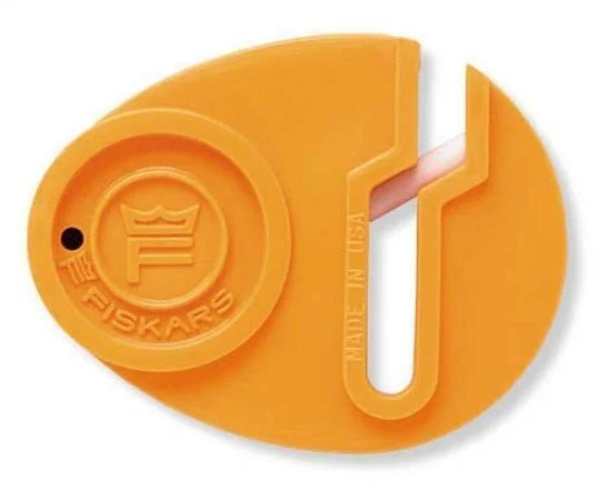 Brousek na nůžky, FISKARS Novinka